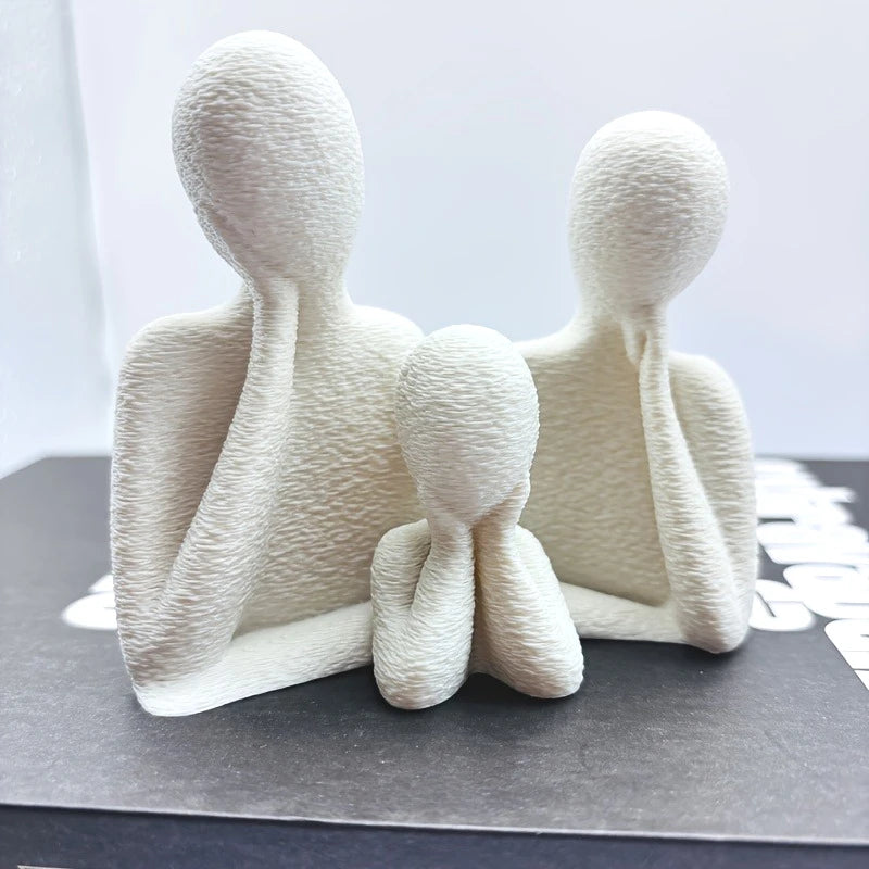 Escultura Decorativa de Familia de Tres – Estilo Minimalista