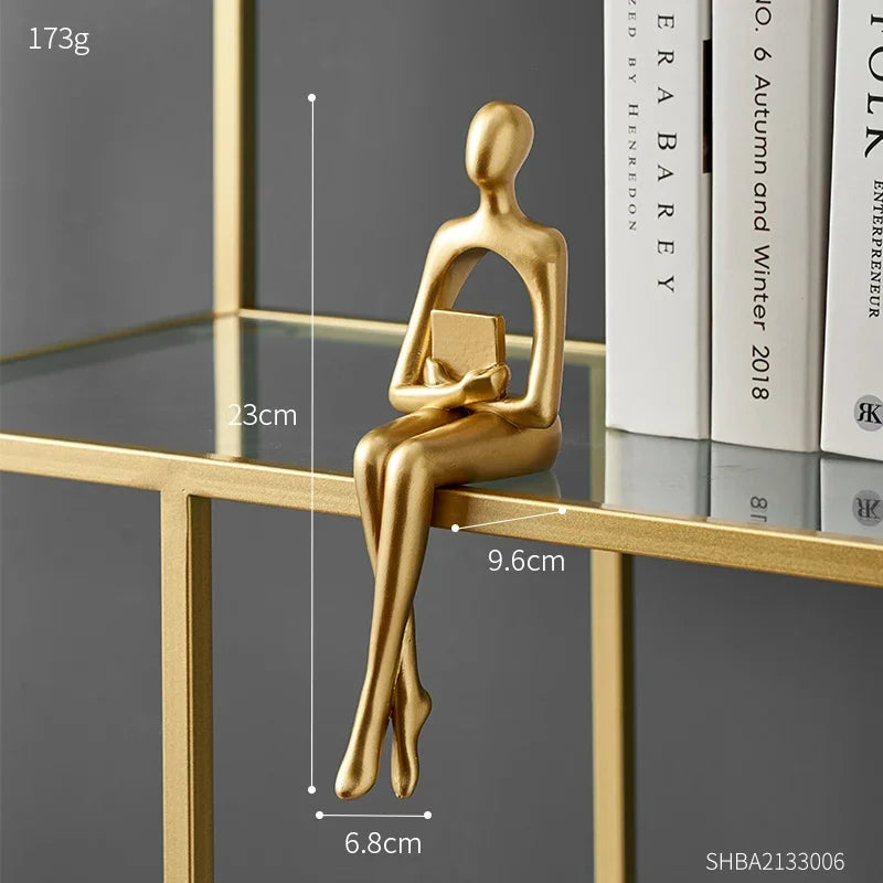 Figura Decorativa Dorada – Escultura Minimalista para Repisa